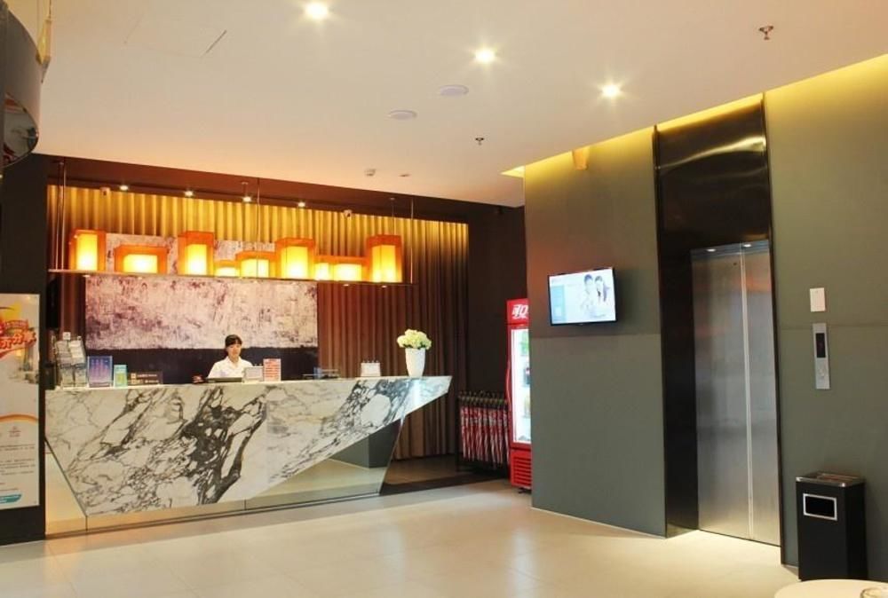 Jinjiang Inn Liuzhou Bubugao Square North Station Buitenkant foto